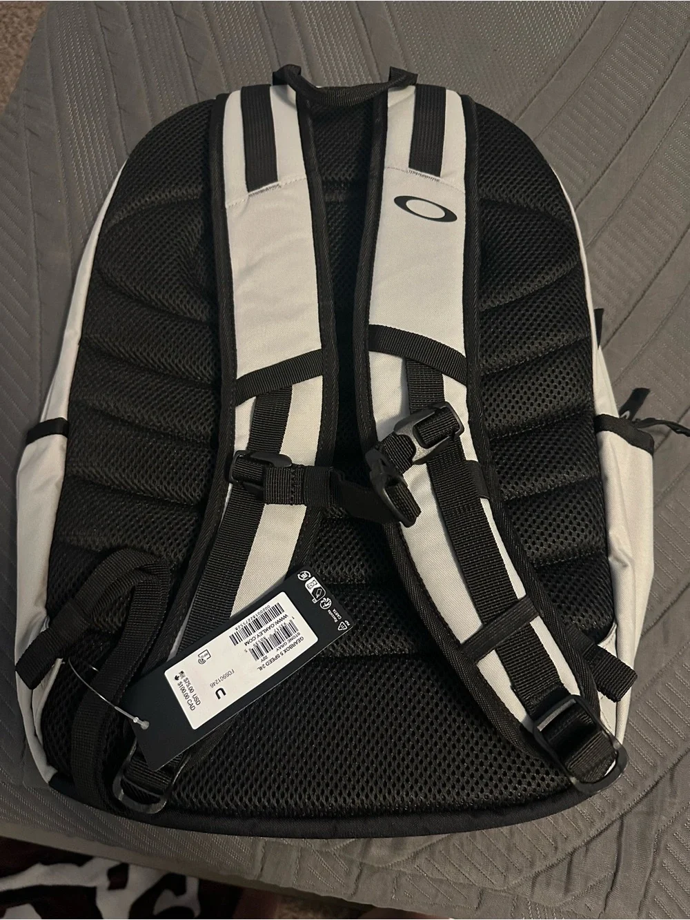Oakley Men’s Light Gray and Black Logo Backpack